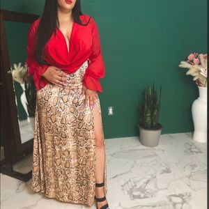 Floor length maxi skirt with split.